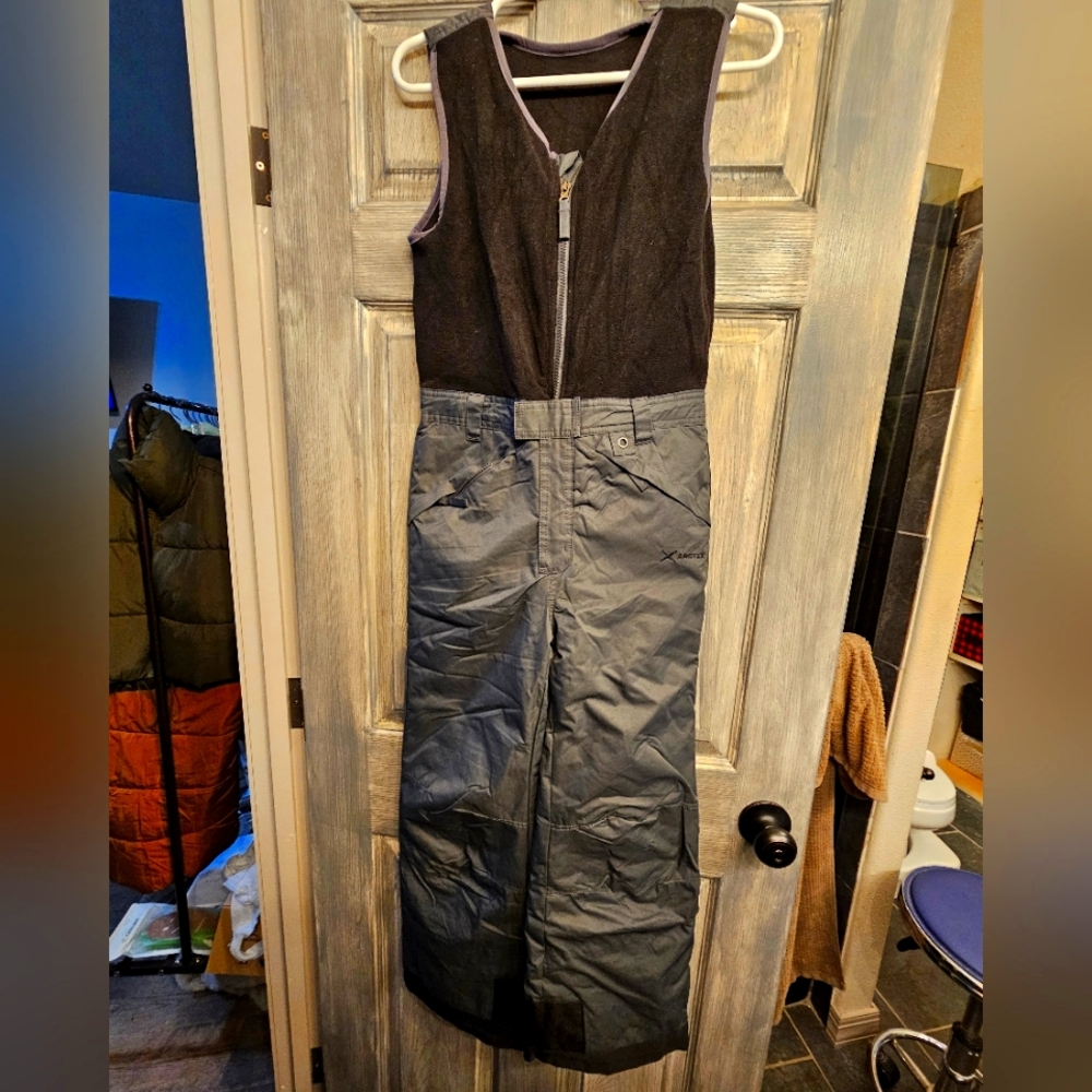Arctix Medium Black and Gray Ski/Snow Suit